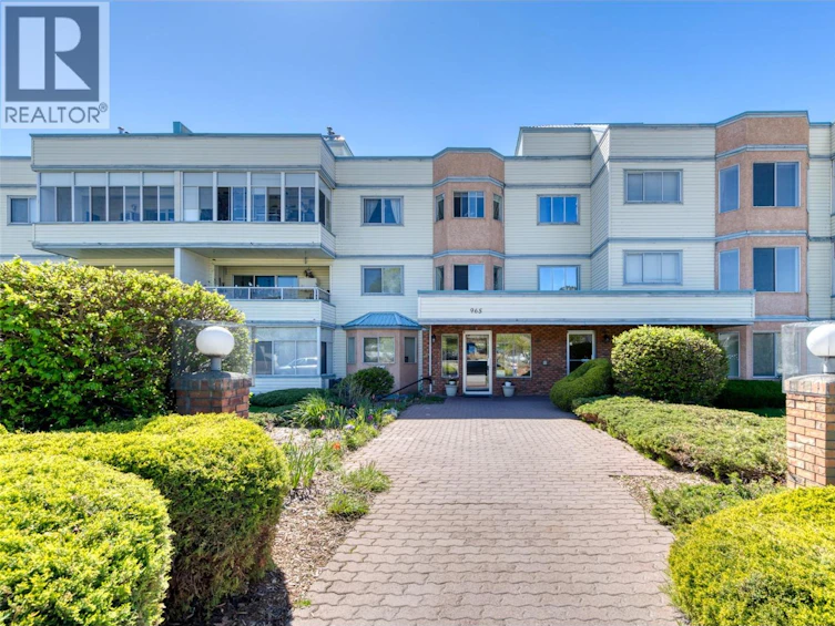 207-965 King Street, Penticton, BC, V2A 8J4