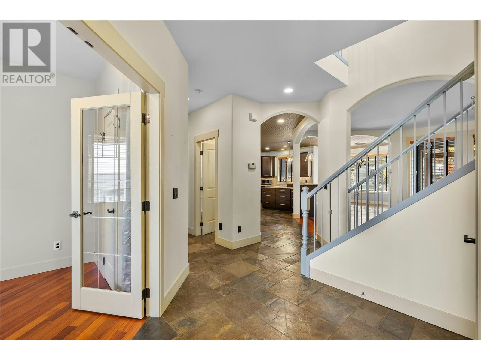 5407 Hedeman Court, Kelowna, BC, V1W 5A3 - 5