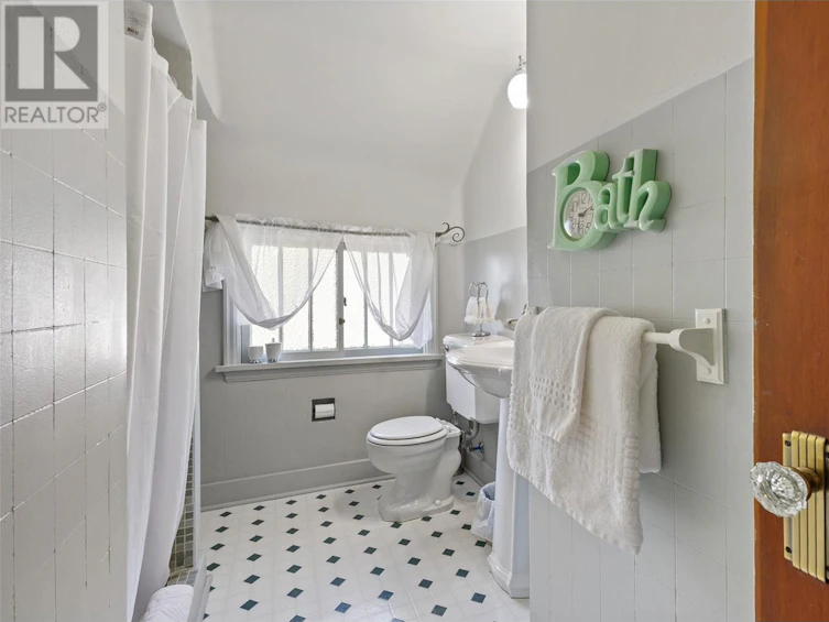 1064 Fairview Road, Penticton, BC, V2A 5Z2 - 32