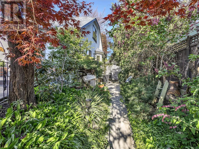 1064 Fairview Road, Penticton, BC, V2A 5Z2 - 82