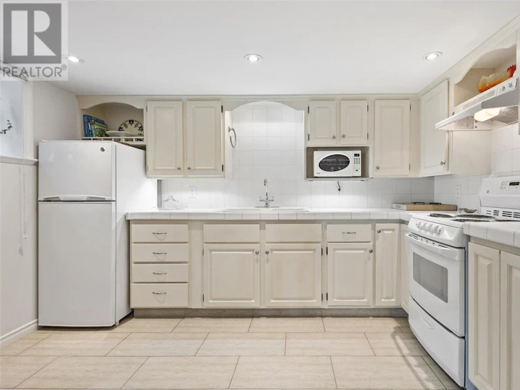 1064 Fairview Road, Penticton, BC, V2A 5Z2 - 54