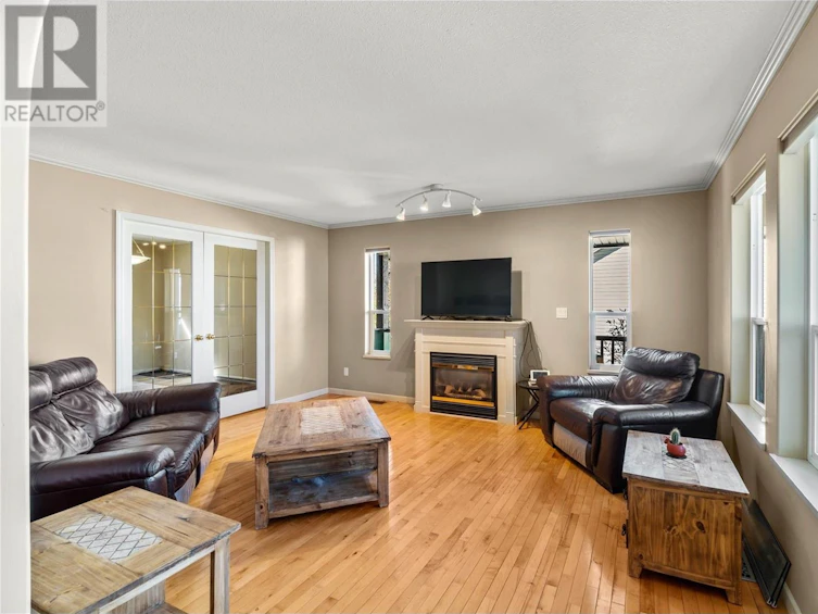 4942 Woodland Court, Kamloops, BC, V2C 6V5 - 3