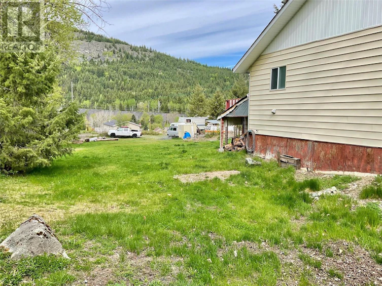 221 Everette Avenue, Greenwood, BC, V0H 1J0 - 11