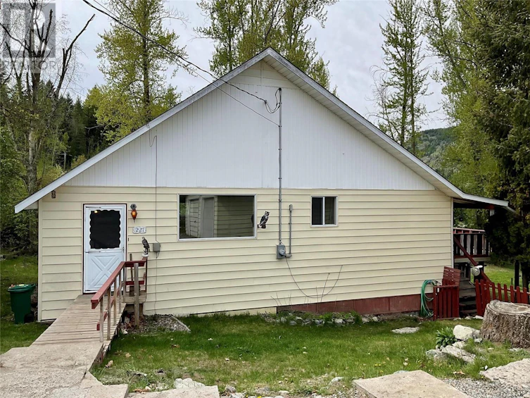 221 Everette Avenue, Greenwood, BC, V0H 1J0 - 2