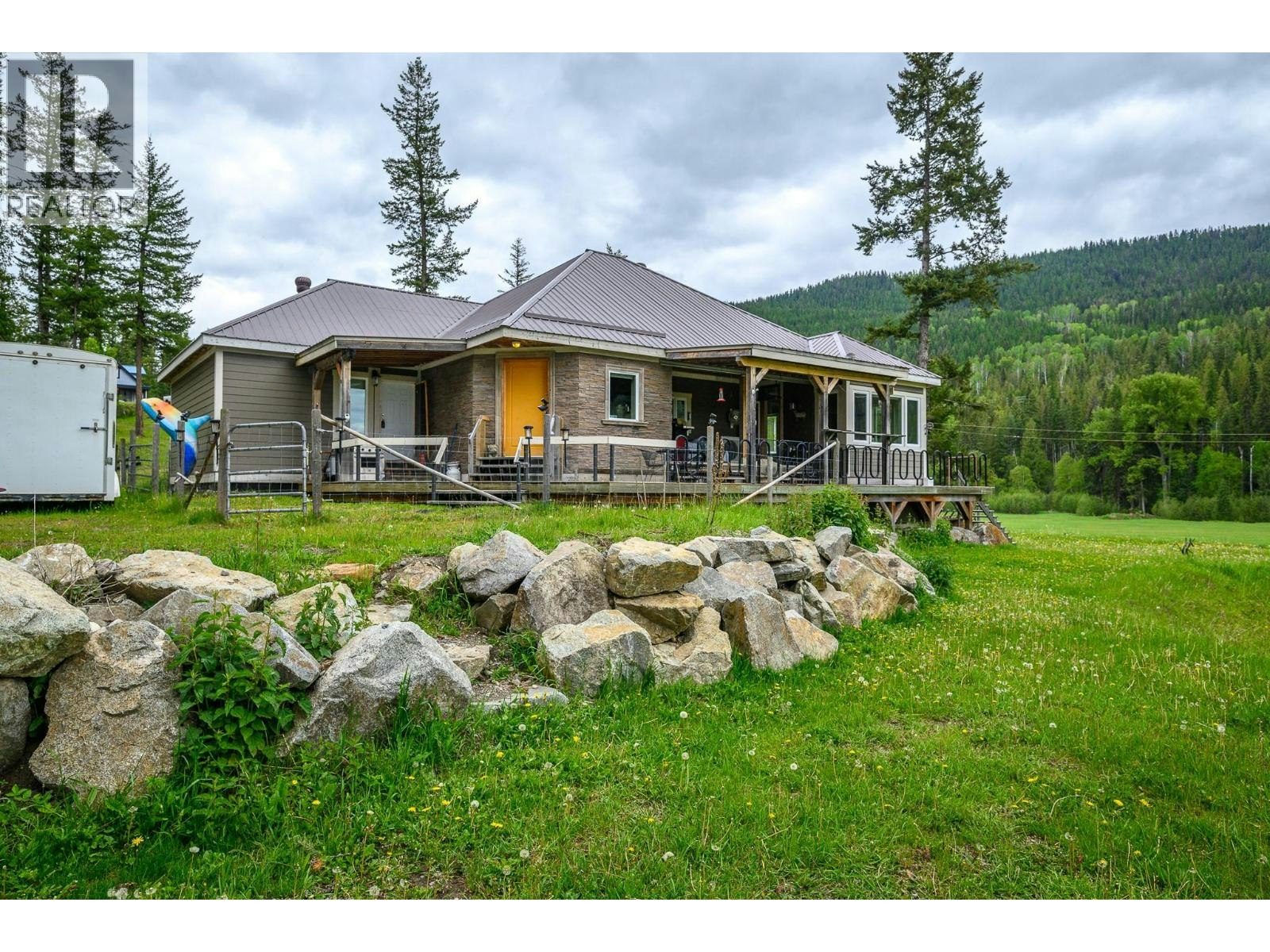 4 Hollingsworth Road, Cherryville, BC, V0E 2G3