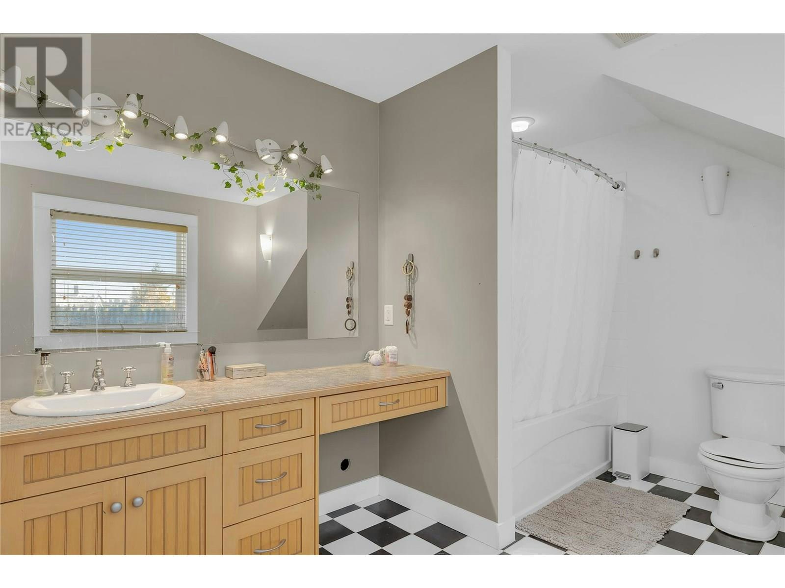 863 Coronado Crescent, Kelowna, BC, V1W 2K3 - 40