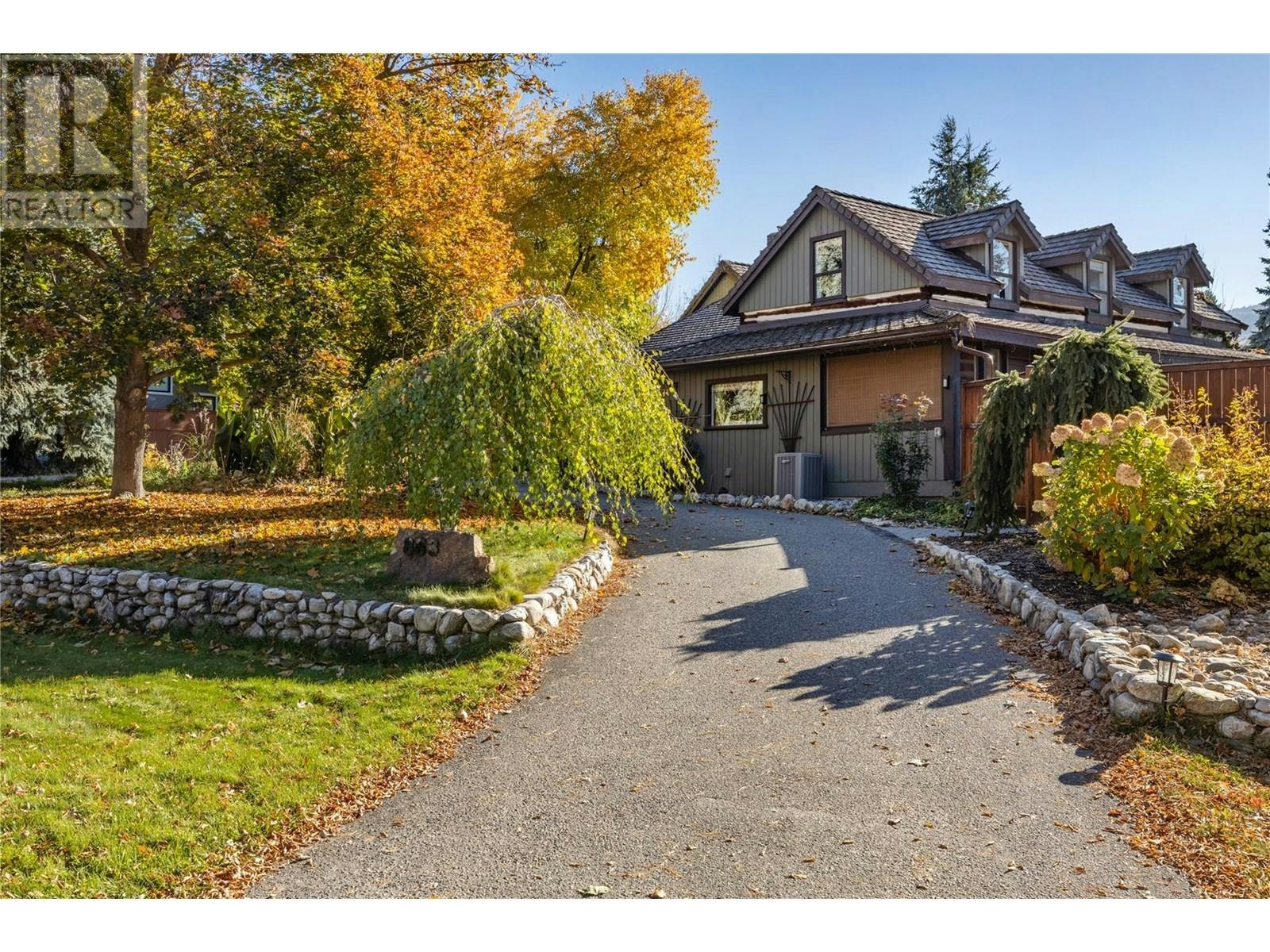 863 Coronado Crescent, Kelowna, BC, V1W 2K3 - 2