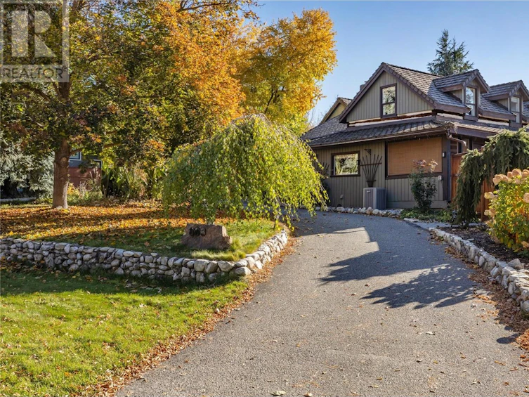 863 Coronado Crescent, Kelowna, BC, V1W 2K3 - 2