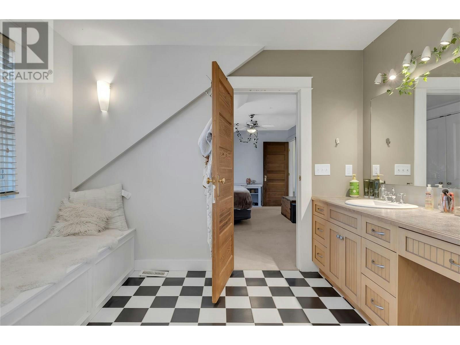 863 Coronado Crescent, Kelowna, BC, V1W 2K3 - 39