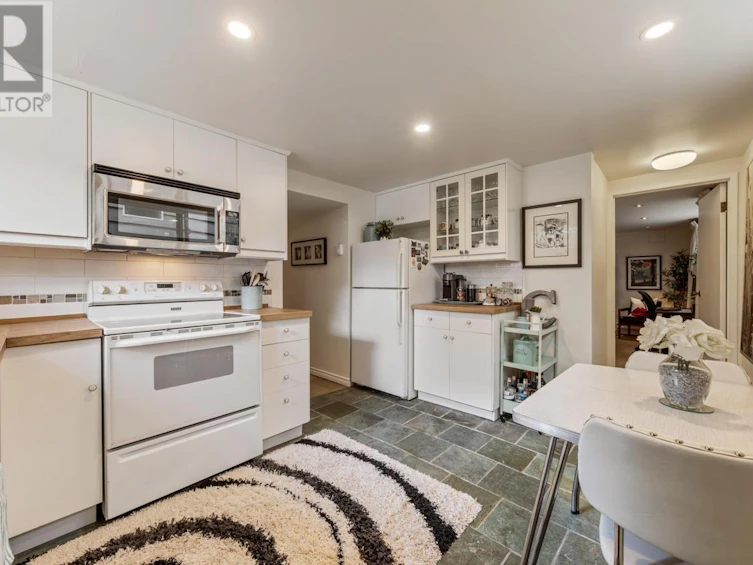 1132 Rossland Street, Vancouver, BC, V5K 4A1 - 23
