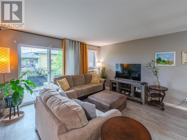 309-3426 Hemlock Street, Penticton, BC, V2A 8K1 - 2