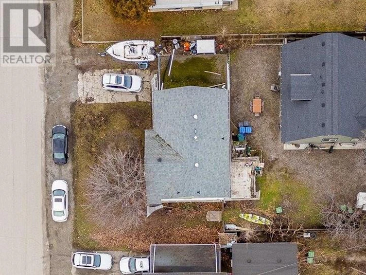 2261 Burnett Street, Kelowna, BC, V1Y 2T7 - 3