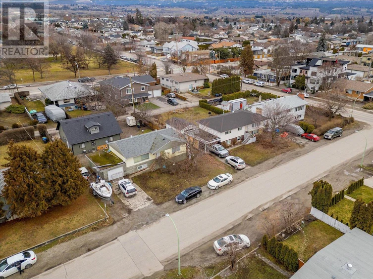 2261 Burnett Street, Kelowna, BC, V1Y 2T7 - 11