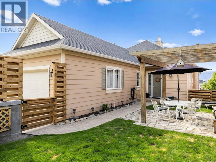 355 Mccarren Avenue, Kelowna, BC, V1W 4W3 - 2