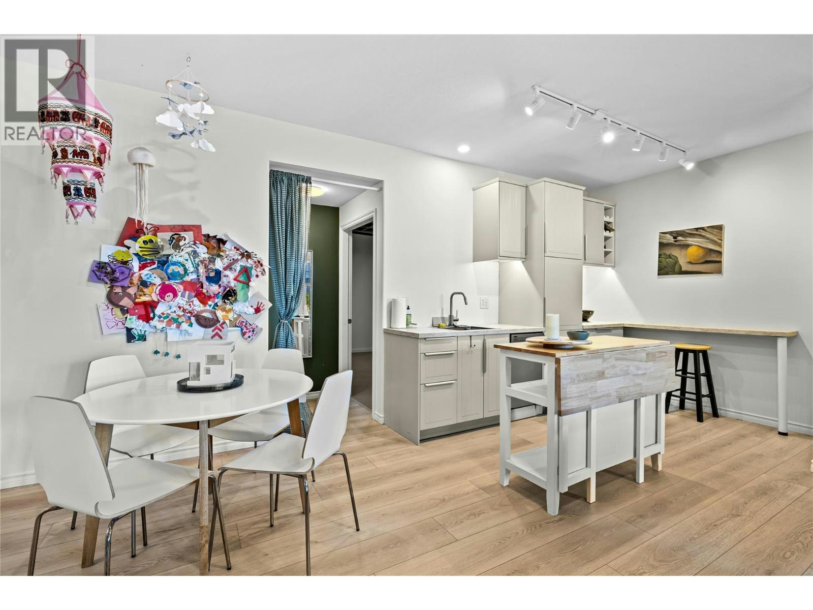 355 Mccarren Avenue, Kelowna, BC, V1W 4W3 - 28