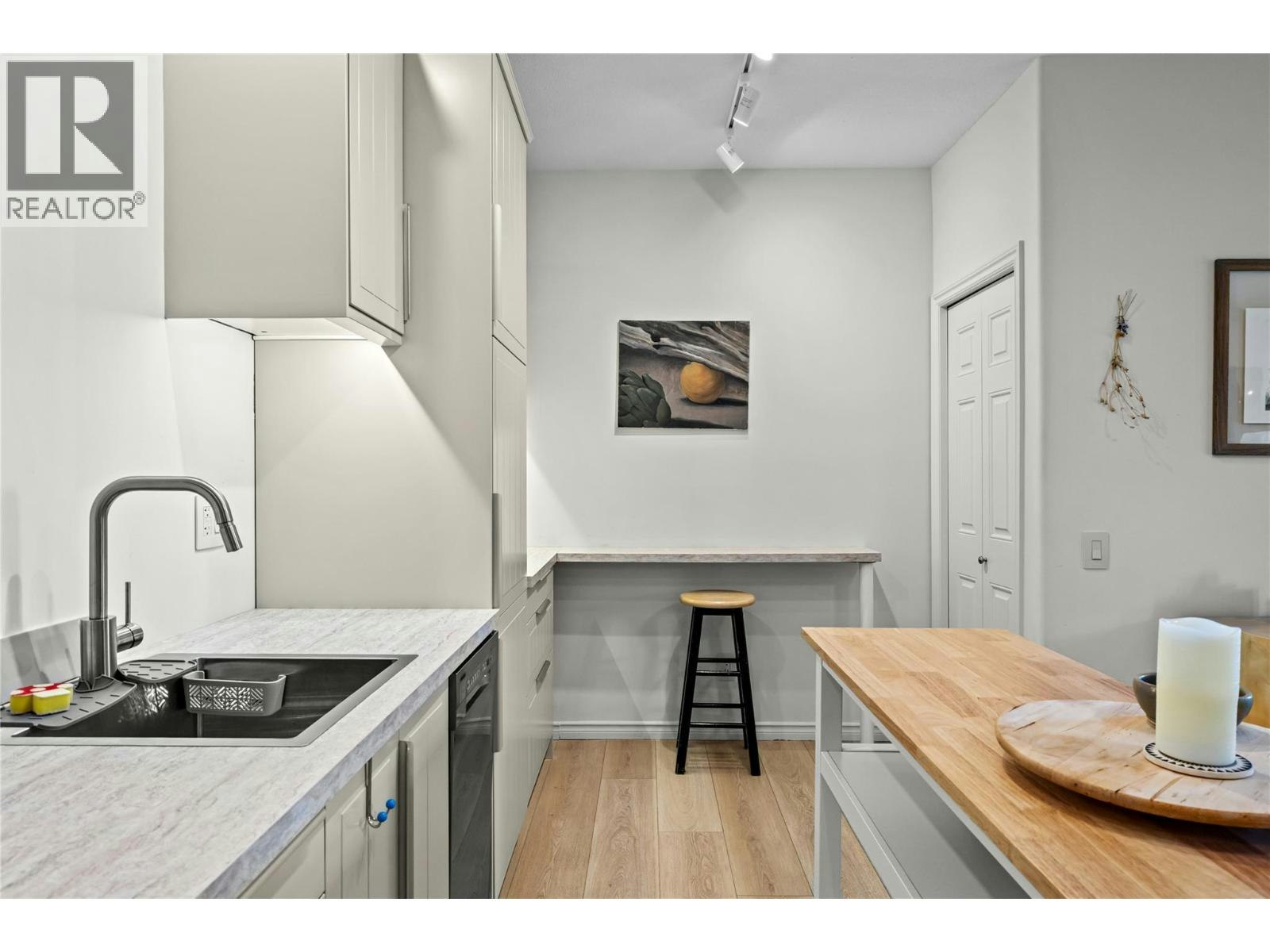 355 Mccarren Avenue, Kelowna, BC, V1W 4W3 - 30