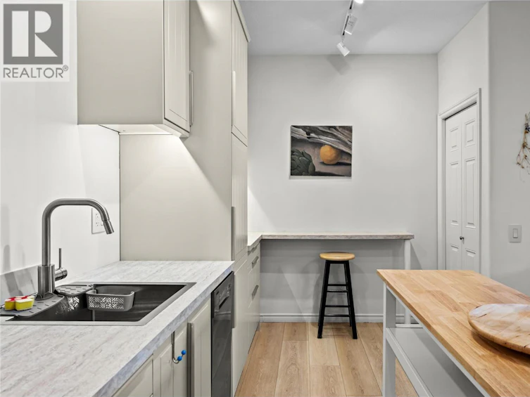 355 Mccarren Avenue, Kelowna, BC, V1W 4W3 - 30