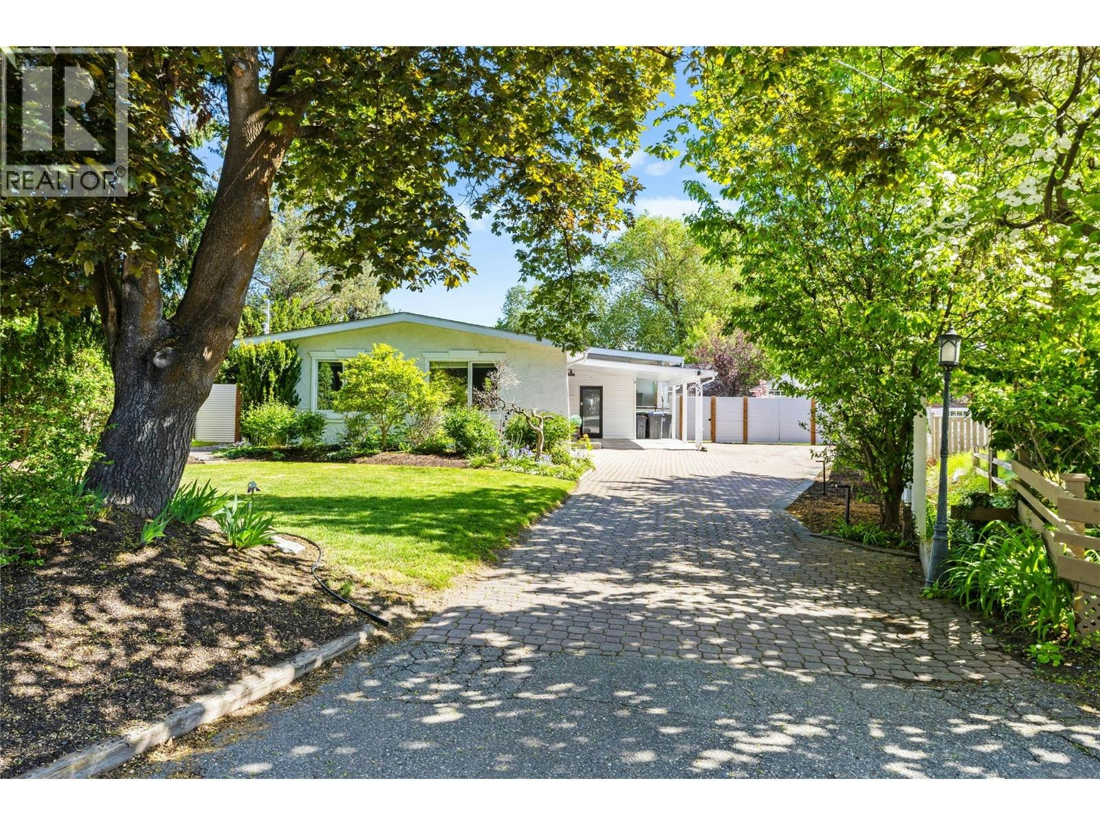 624 Armour Crescent, Kelowna, BC, V1W 1A5