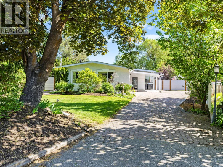 624 Armour Crescent, Kelowna, BC, V1W 1A5