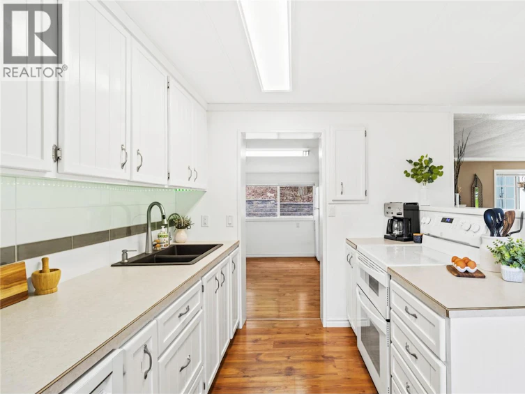 2885 White Lake Road, Sorrento, BC, V0E 2W0 - 33
