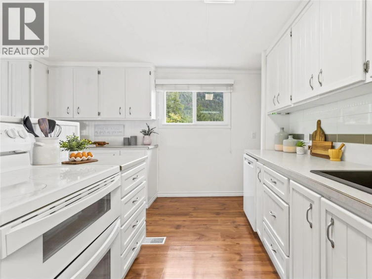 2885 White Lake Road, Sorrento, BC, V0E 2W0 - 5