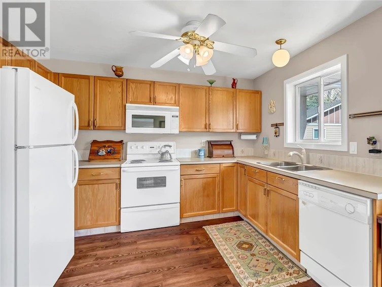 5-3322 South Main Street, Penticton, BC, V2A 5J6 - 4