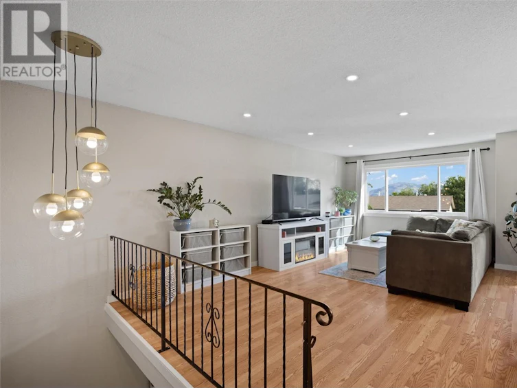 357 Waddington Drive, Kamloops, BC, V2E 1S3 - 8