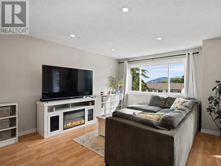 357 Waddington Drive, Kamloops, BC, V2E 1S3 - 10