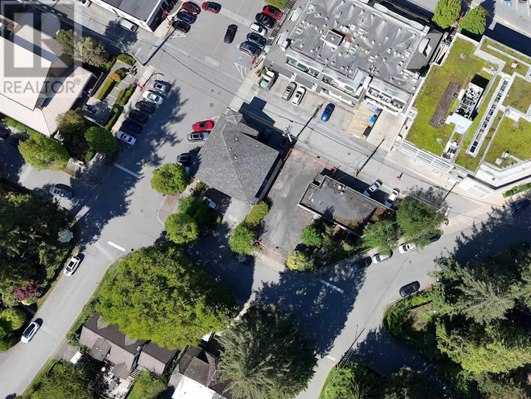 1050 West Queens Road, North Vancouver, BC, V7R 1H7 - 3