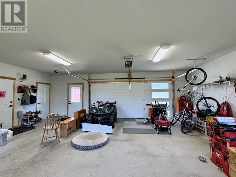 5070 Kinncum Place, 108 Mile Ranch, BC, V0K 2Z0 - 36