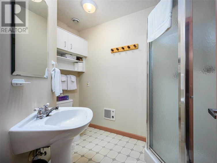 205 Monashee Road, Armstrong, BC, V1B 0S5 - 23
