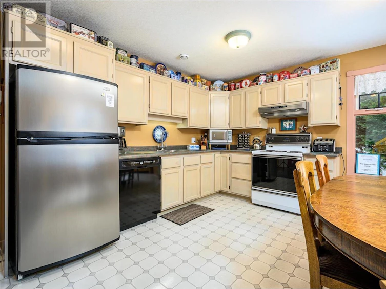 205 Monashee Road, Armstrong, BC, V1B 0S5 - 8