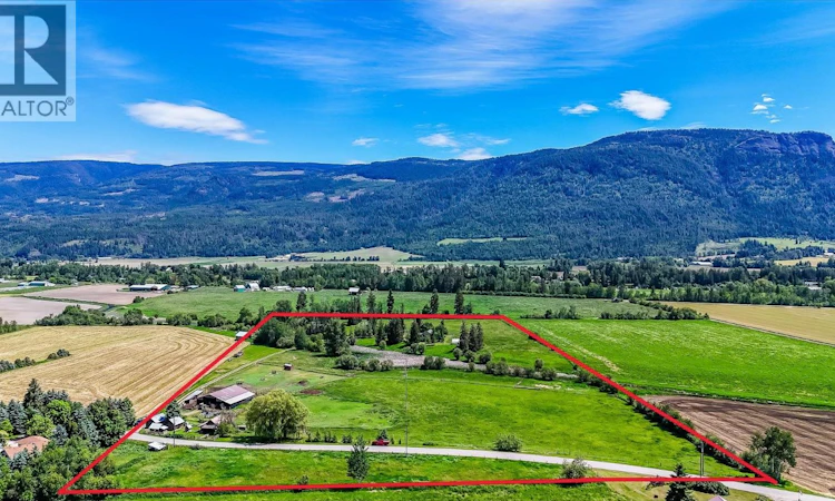 93 Old Sicamous Road