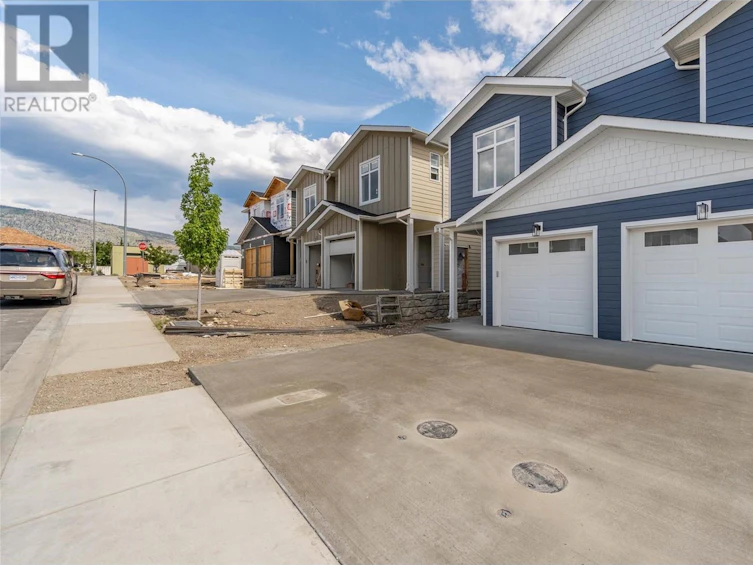 383 Chardonnay Avenue, Oliver, BC, V0H 1T4 - 2