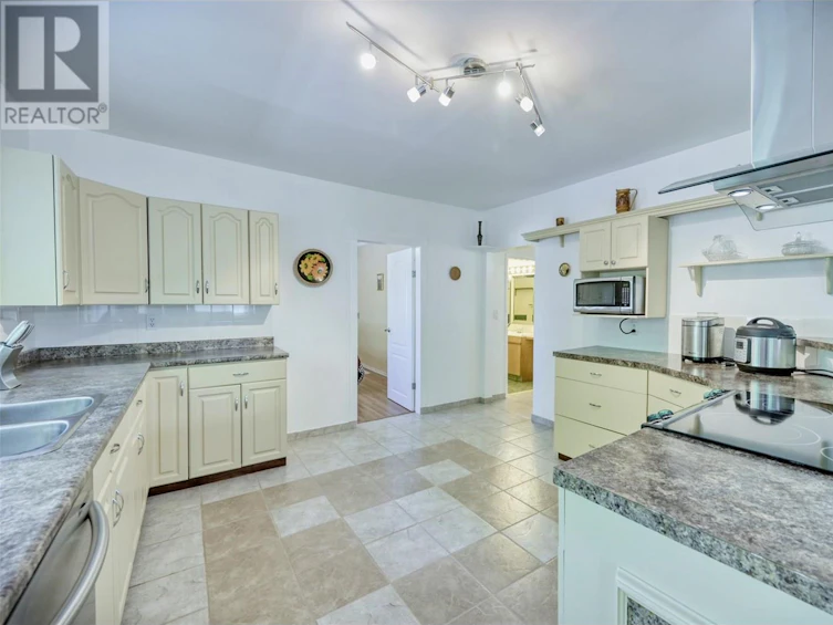 8014 89th Street, Osoyoos, BC, V0H 1V1 - 9