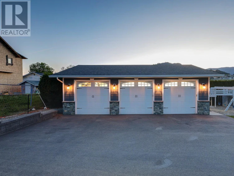 3010 Thacker Drive, West Kelowna, BC, V1Z 1X4 - 3