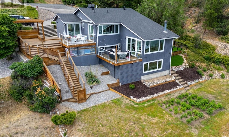 6427 Stuart Crescent