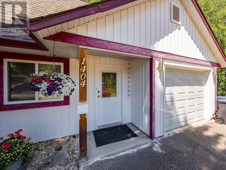 1404 Inkar Road, Kelowna, BC, V1Y 8H7 - 3