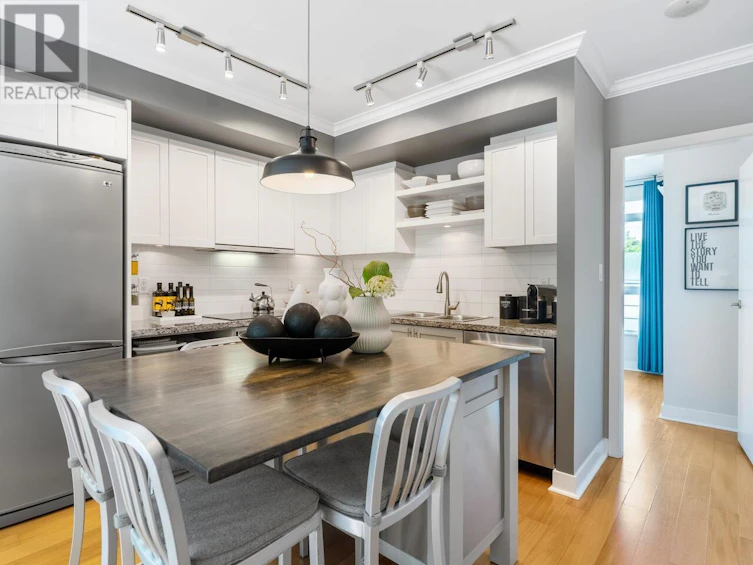 323-2268 West Broadway Street, Vancouver, BC, V6K 0B2 - 7