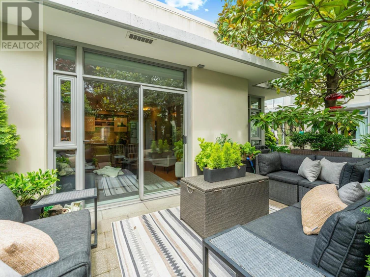 323-2268 West Broadway Street, Vancouver, BC, V6K 0B2 - 17