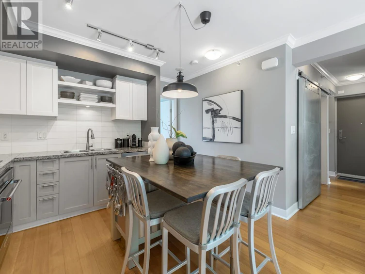 323-2268 West Broadway Street, Vancouver, BC, V6K 0B2 - 11