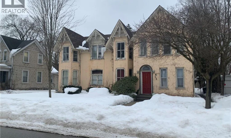34 Oak Street