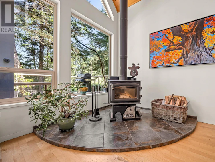 5455 Porpoise Crescent, Hornby Island, BC, V0R 1Z0 - 5