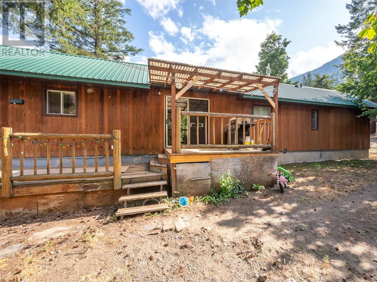 1486 3a Highway, Olalla, BC, V0X 1N6 - 46