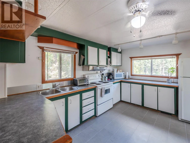 1486 3a Highway, Olalla, BC, V0X 1N6 - 16