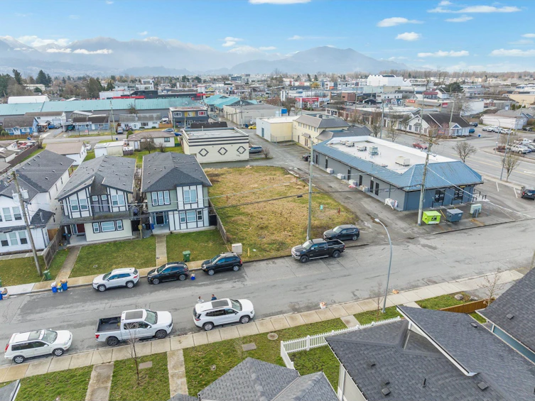 46004 Fourth Avenue, Chilliwack, BC, V2P 1N1 - 2