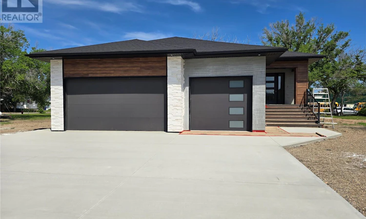 44 Kenney Crescent
