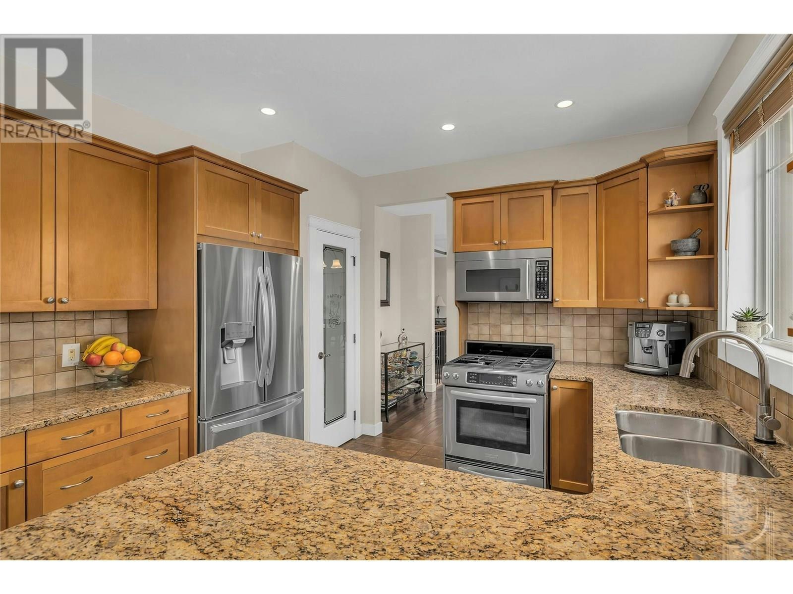 737 Kuipers Crescent, Kelowna, BC, V1W 5H4 - 3