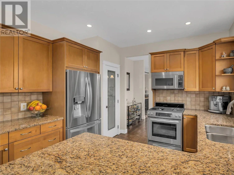 737 Kuipers Crescent, Kelowna, BC, V1W 5H4 - 3