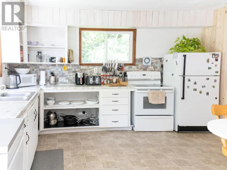 3462 101 Highway, Powell River, BC, V8A 0E4 - 16